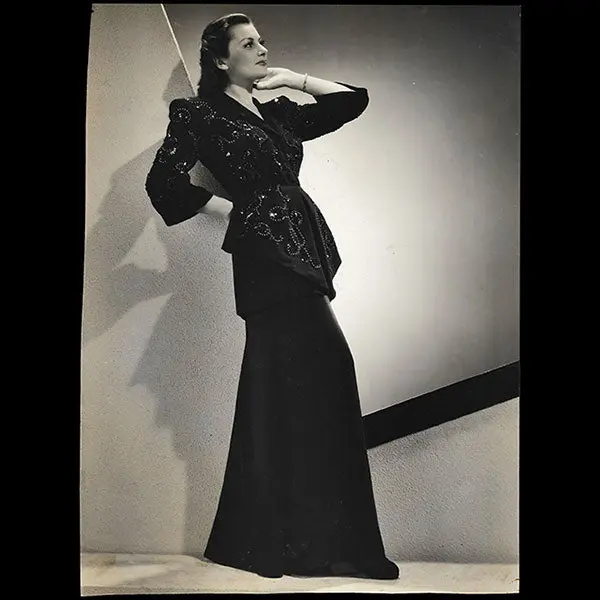 Jean Patou - Veste Brodée Portée Par La Mannequin Maggy Sarragne (Circa 1946) 1
