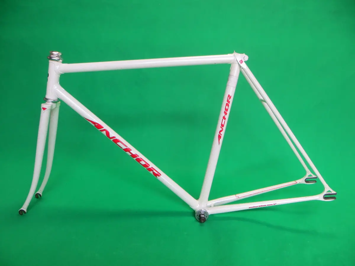 Anchor // White With Red Decals And Gold Flake // 51.5Cm 1