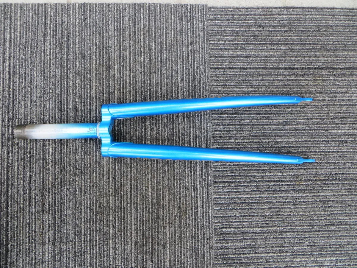 Peloton Front Fork 141Mm Steering Column Length / 9Mm Axle Slot 1