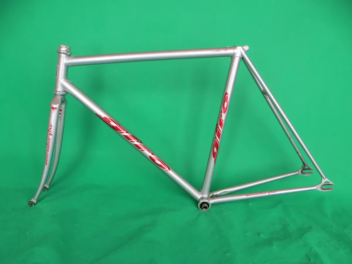Giro // Silver Metallic // 53Cm 1