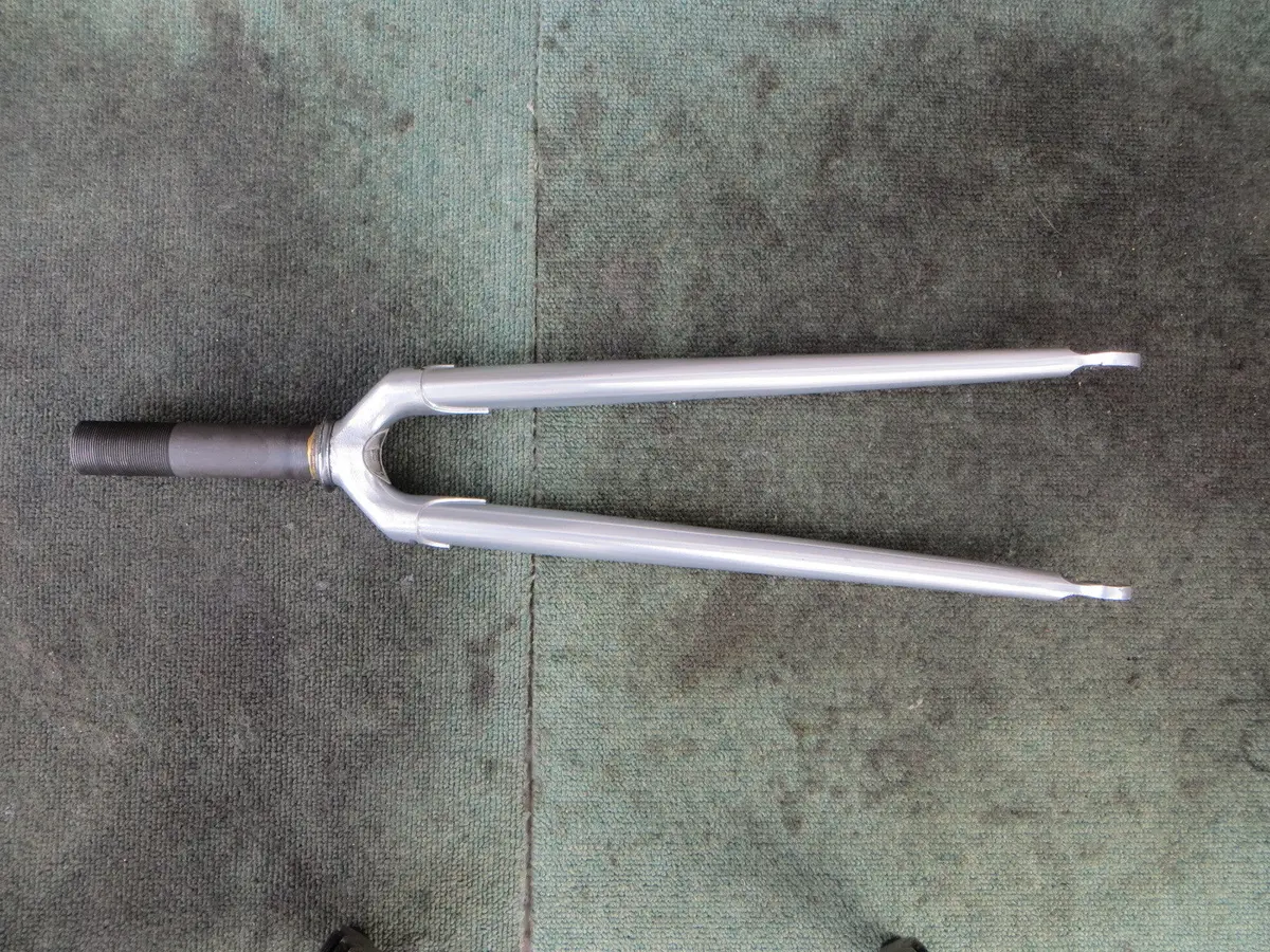 Osca Front Fork 114Mm Steering Column Length / 9Mm Axle Slot 1