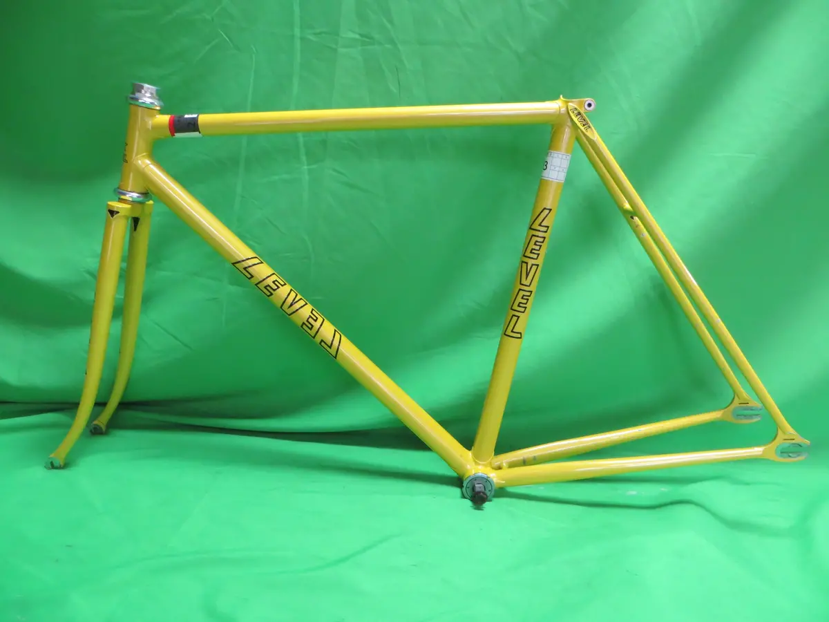 Level // Yellow Metallic // 51Cm 1