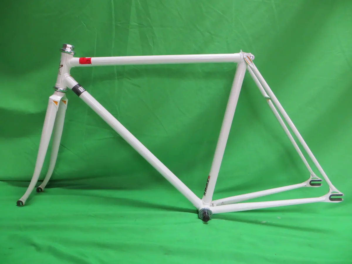 Makino  // White // 50.5Cm 1