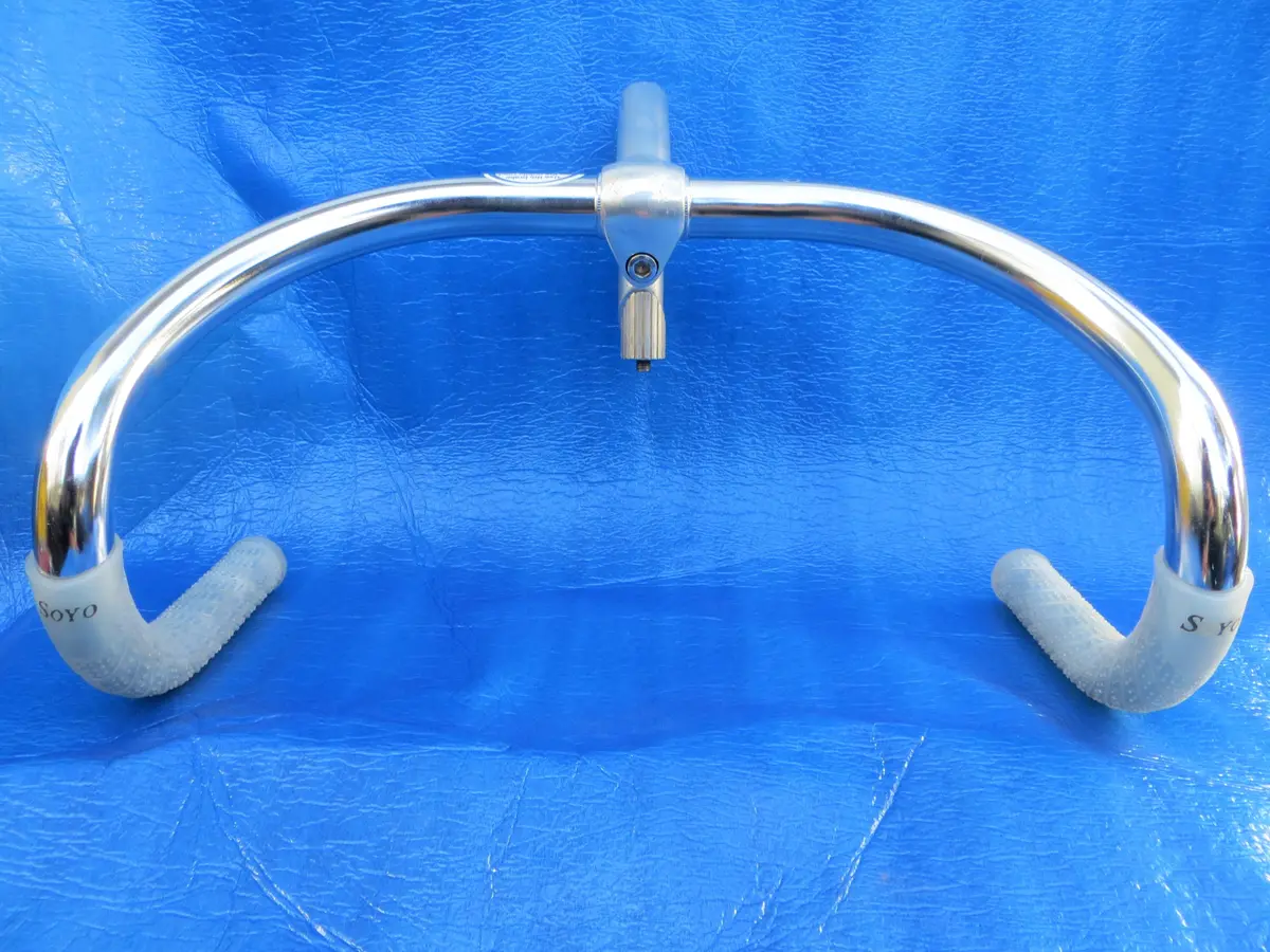 B123 370Mm Crmo Njs Handlebar, Nitto Jaguar 110Mm/58Degree Aa Njs Stem, Soyo Grips (25012204) 1