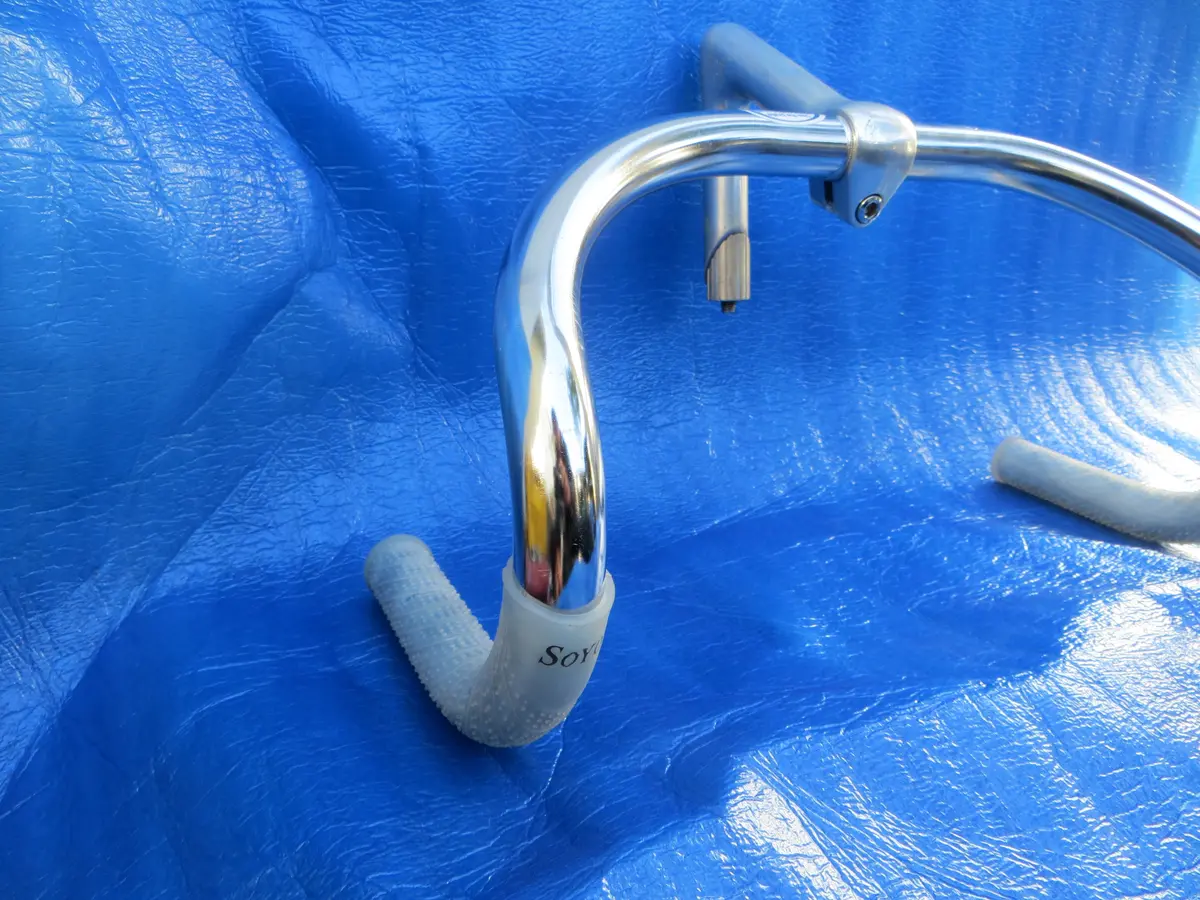 B123 370Mm Crmo Njs Handlebar, Nitto Jaguar 110Mm/58Degree Aa Njs Stem, Soyo Grips (25012204) 2