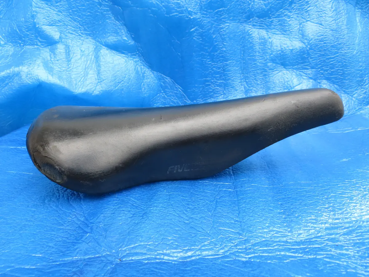 Kashima Five Gold Fg-4P 44Mm Njs Unpadded Saddle  (25051606) 1