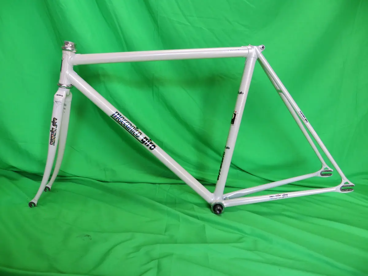 Giro // White // 50Cm 1