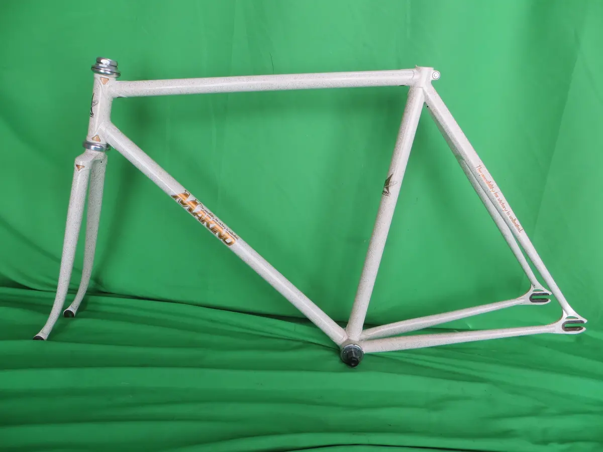 Makino // White With Gold Flake // 52.5Cm 1