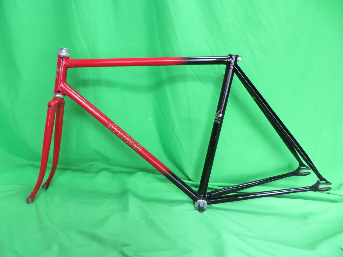 Makino // Red / Black Fade // 50.5Cm 1
