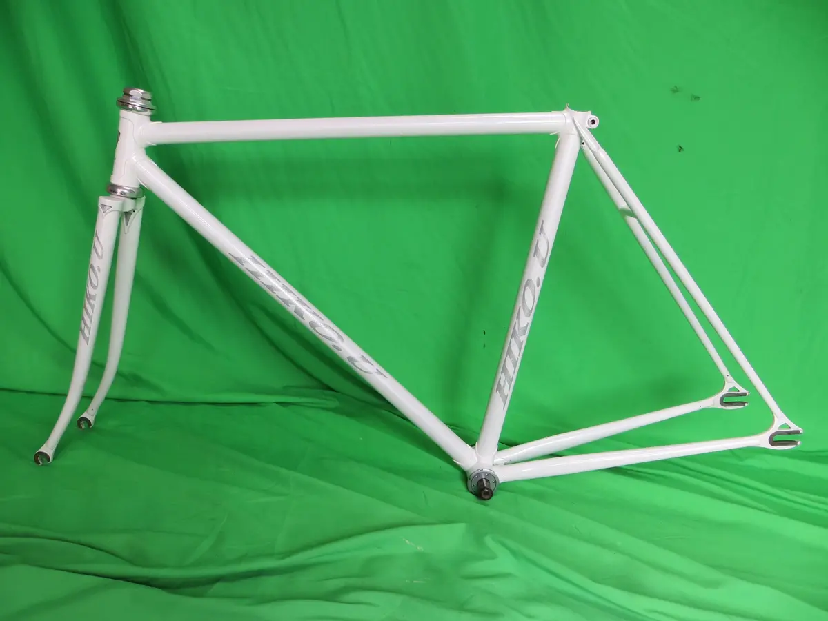 Hiko // White // 50.5Cm 1
