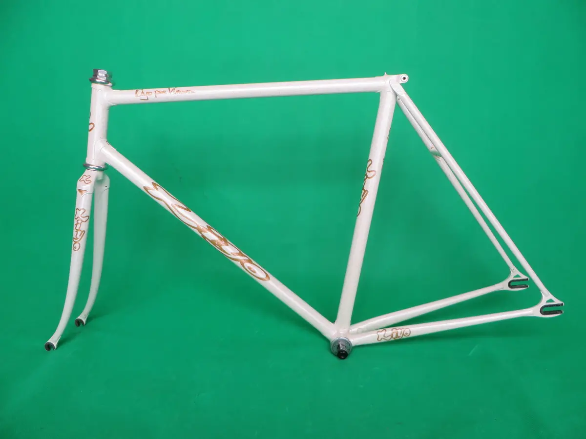Kiyo Miyazawa // White With Gold Flake// 52.5Cm 1