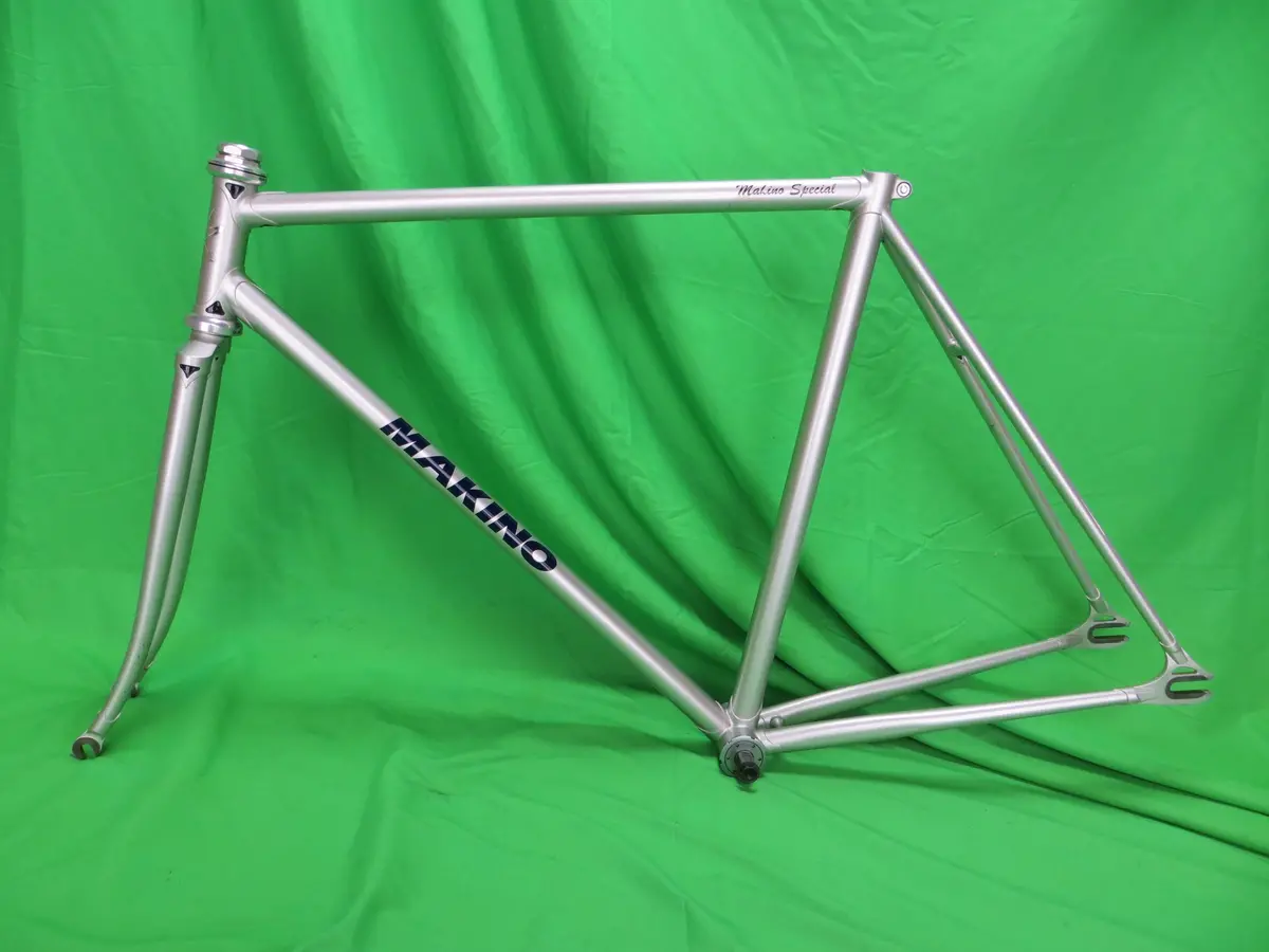 Makino  // Silver // 52Cm 1