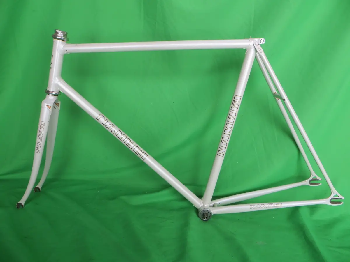 Nambei // White // 55.5Cm 1