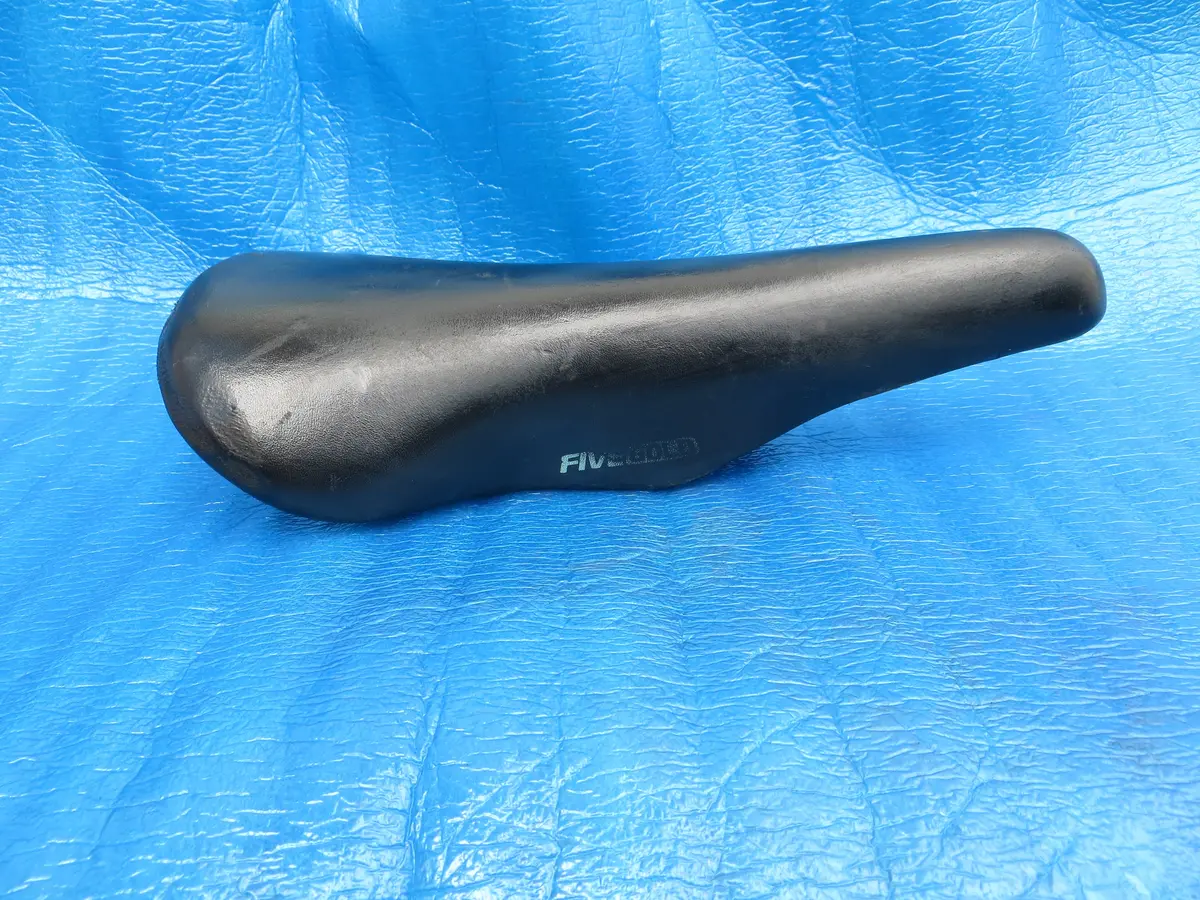 Kashima Five Gold Fg-4P 44Mm Njs Unpadded Saddle  (24051201) 1