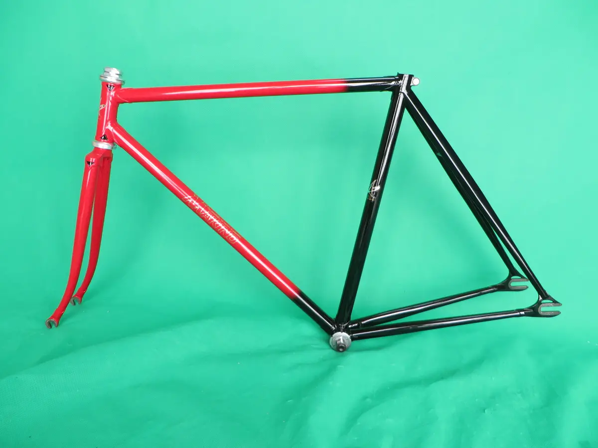 Makino 2020 // Red / Black Fade // 53Cm 1