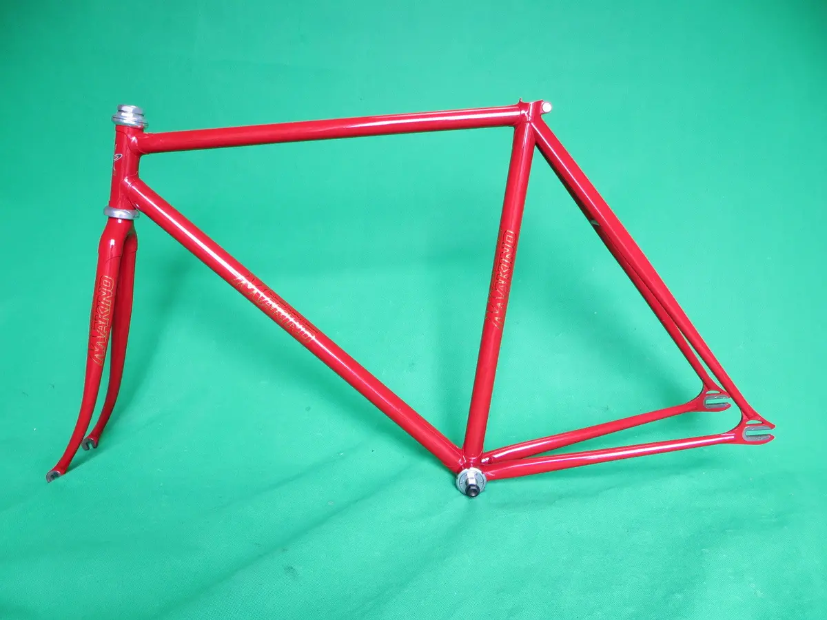 Makino // Red 2011 // 52.5Cm 1