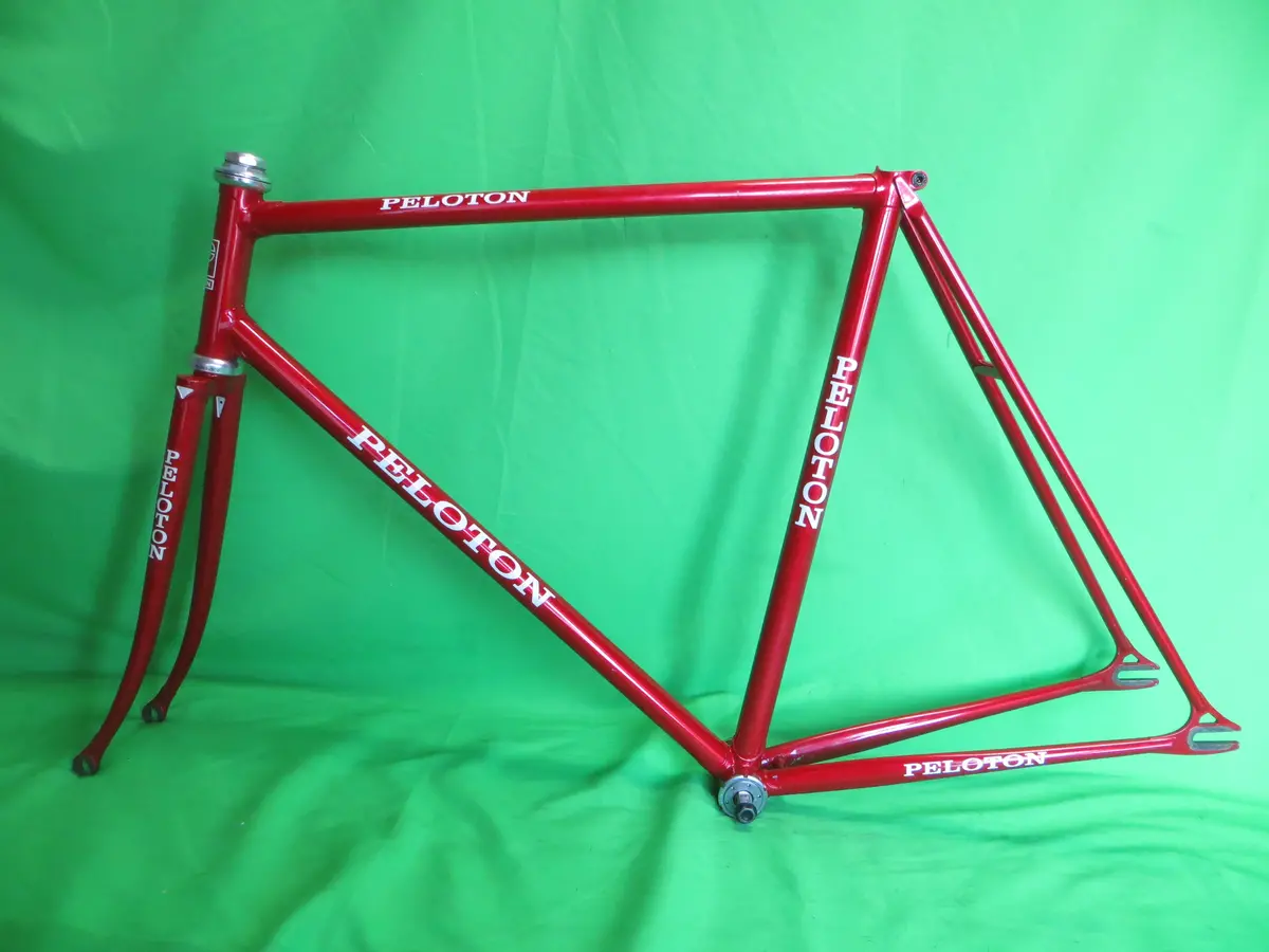 Peloton // Red Metallic // 55Cm 1