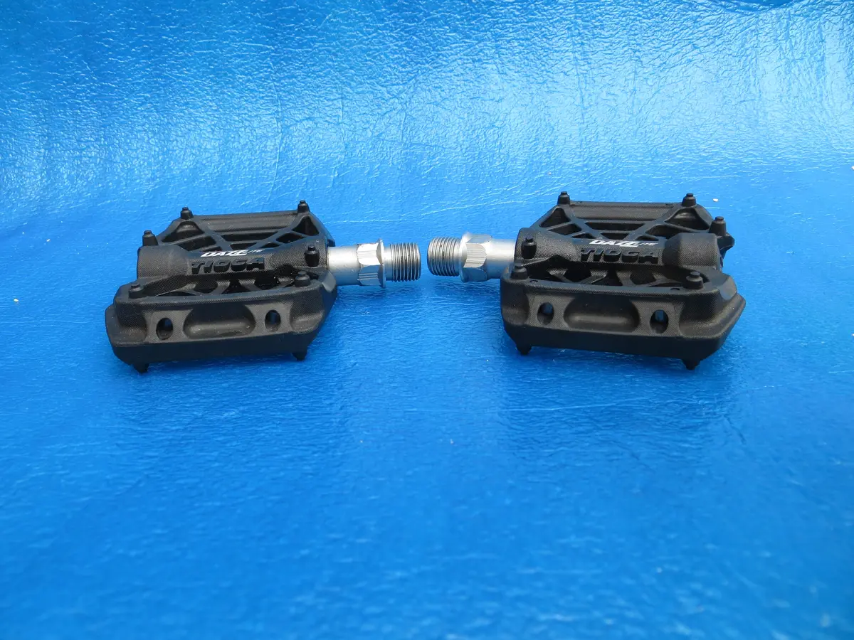 Tioga Dazz Light Pedal Set (23102503) 1