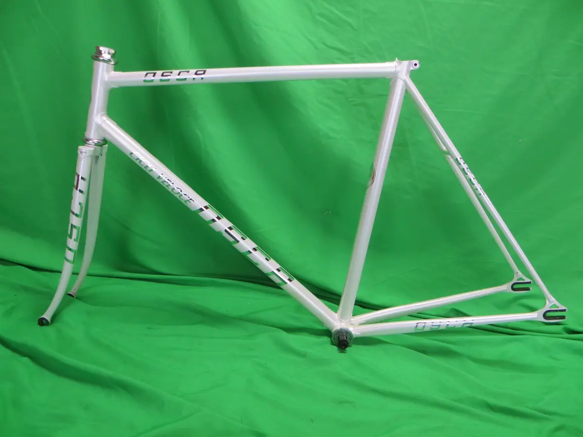Osca // White  // 53.5Cm 1
