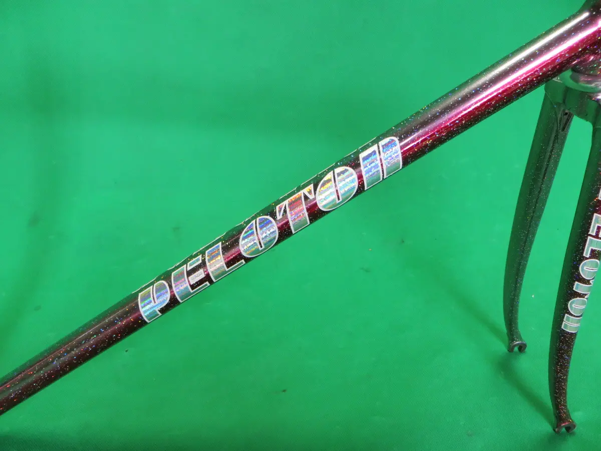 Peloton // Mach-Silver + Red Metallic Fade + Flake // 50.5Cm 2