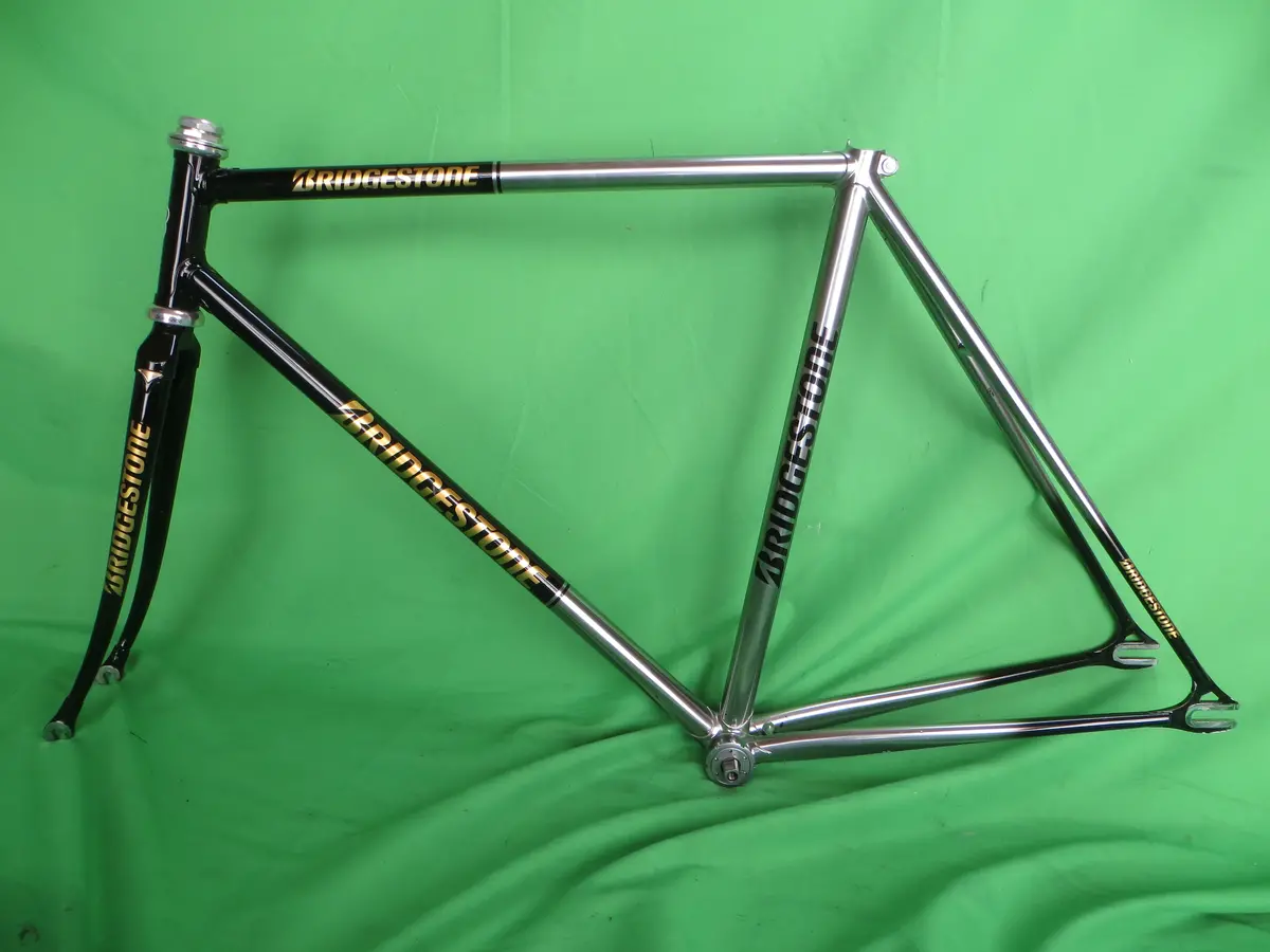 Bridgestone // Mach Silver Black // 52.5Cm 1