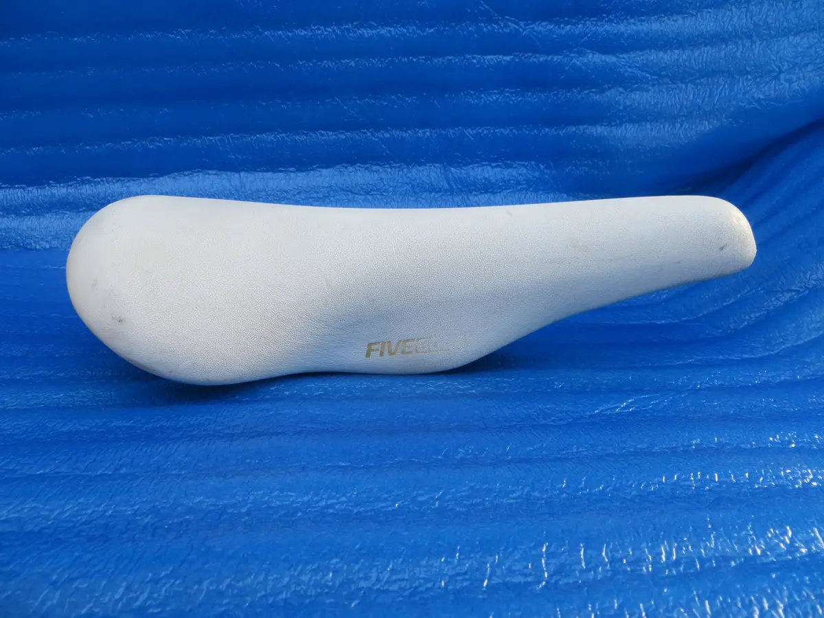 Kashima Five Gold Fg-4P 44Mm Njs Unpadded Saddle  (26011605) 1