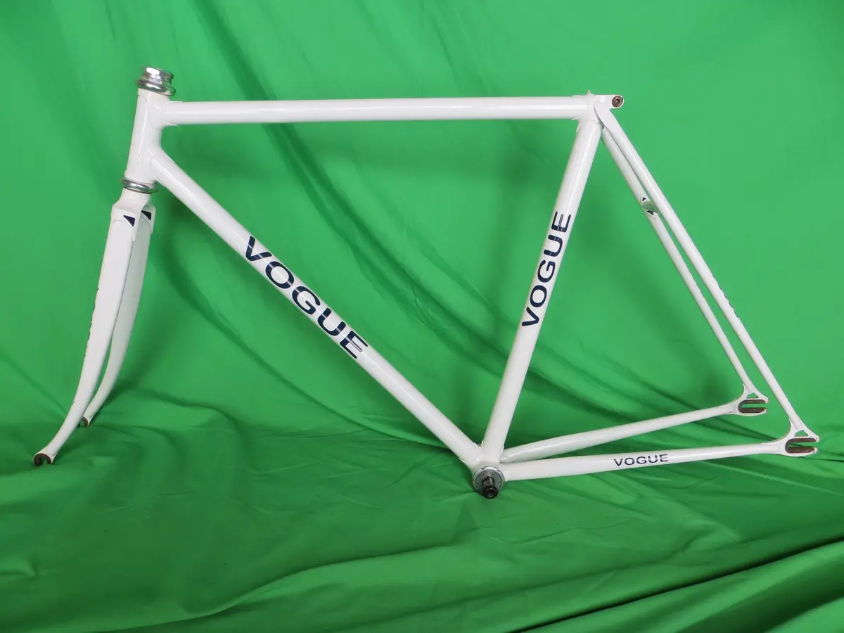 Vogue // White // 50Cm 1