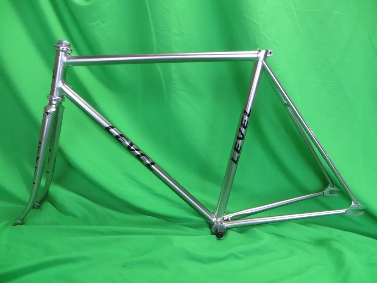 Level // Mach Silver With Clear Black // 52.5Cm 1