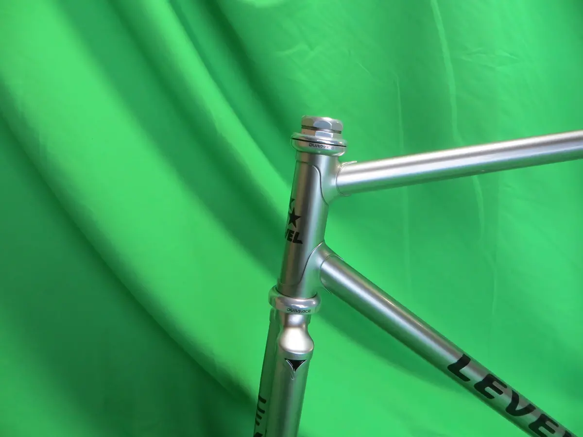 Level // Mach Silver With Clear Black // 52.5Cm 2
