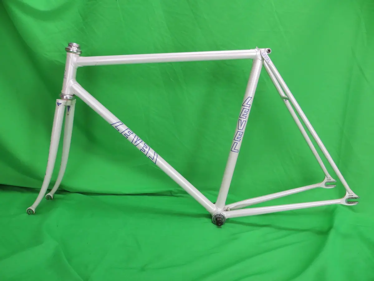 Level // White // 52.5Cm 1