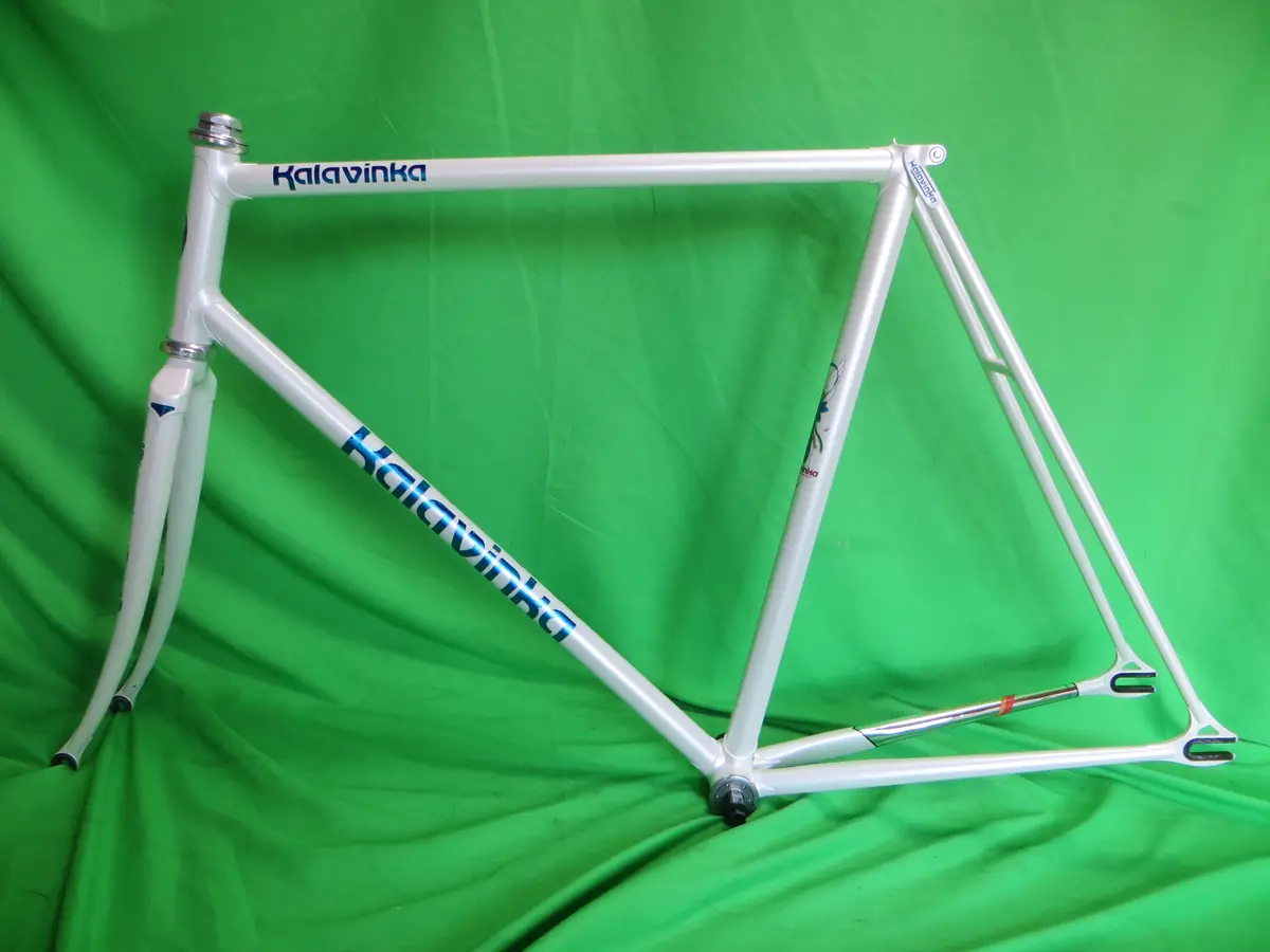 Kalavinka // White // 56.5Cm 1
