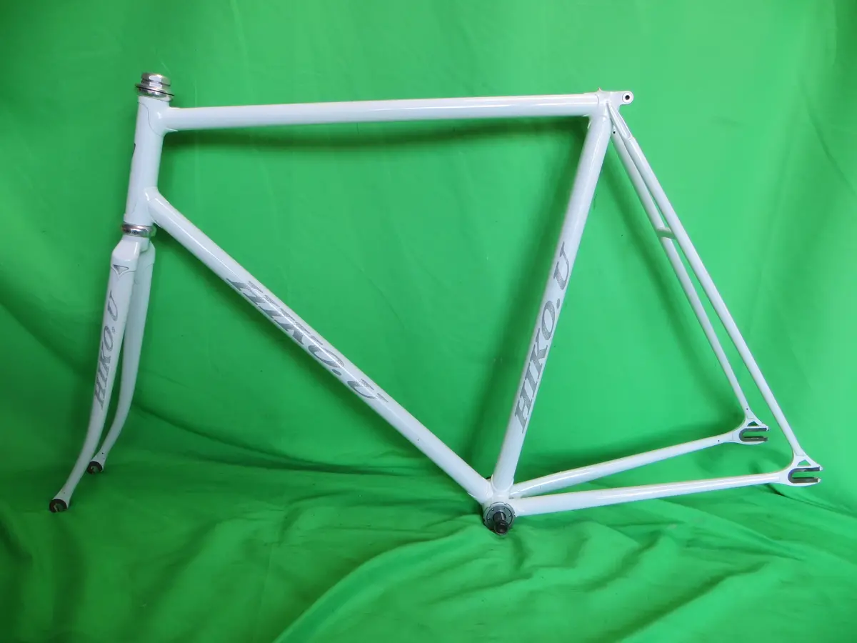 Hiko // White // 56.5Cm 1