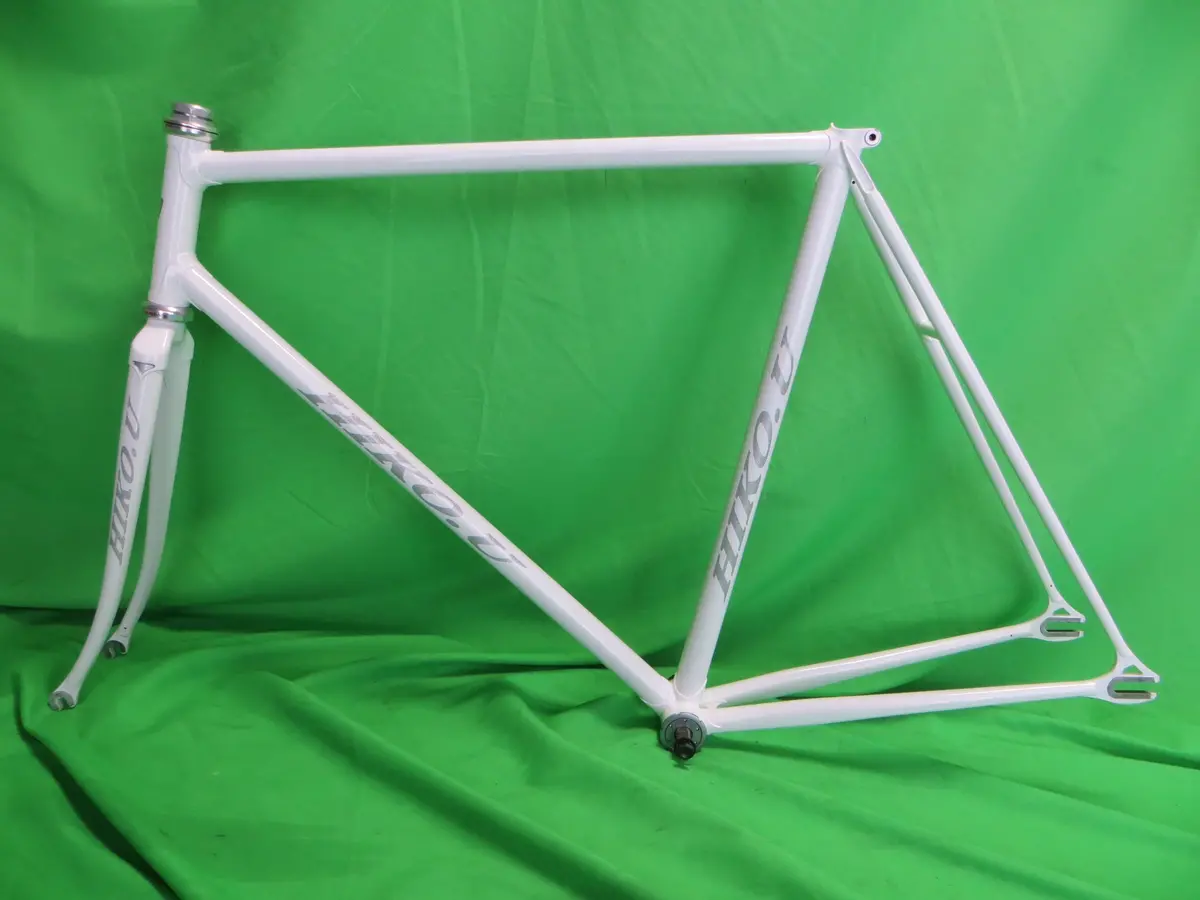 Hiko // White // 55.5Cm 1