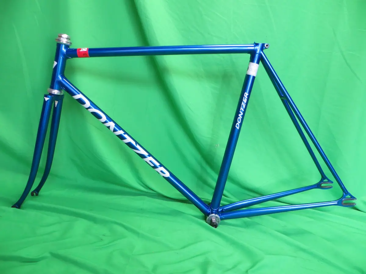 Dontzer // Deep Blue Metallic // 54.5Cm 1