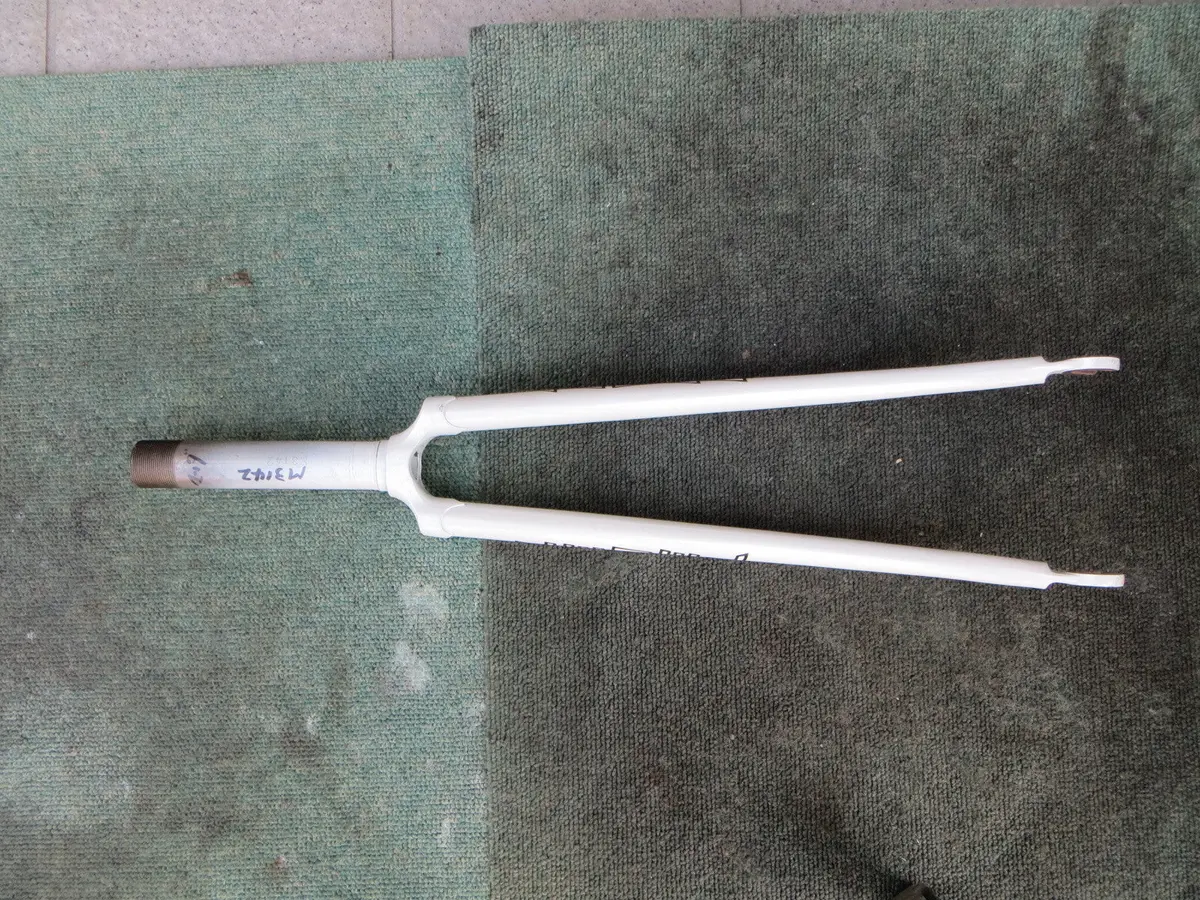 Level Front Fork 131Mm Steering Column Length /9Mm Axle Slot 1