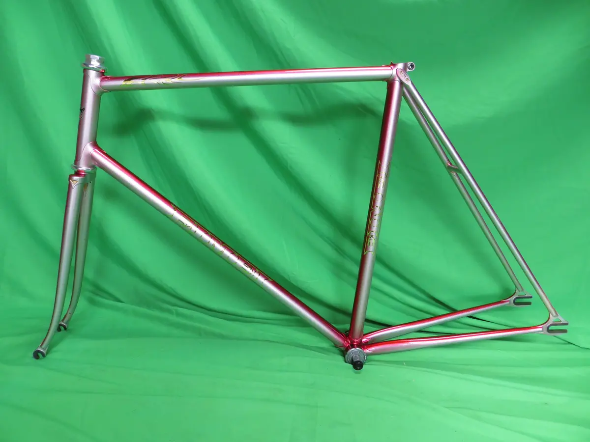 Never Used! /  Eimei // Red / Silver Fade // 57Cm 1