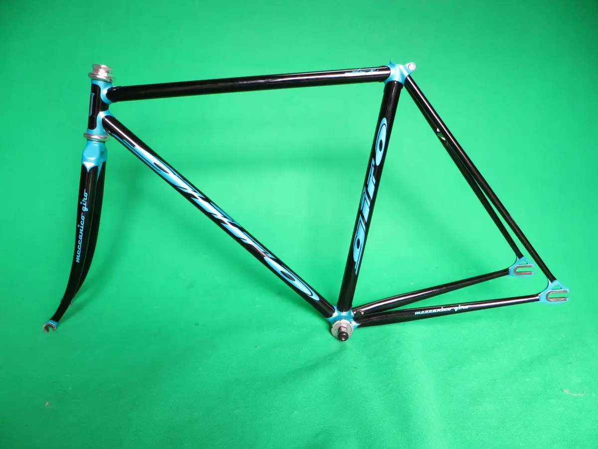 Giro // Black With Blue Metallic Lugs // 50Cm 1