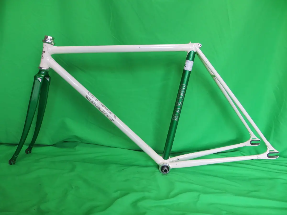 Makino // White / Green Metallic // 47.5Cm 1