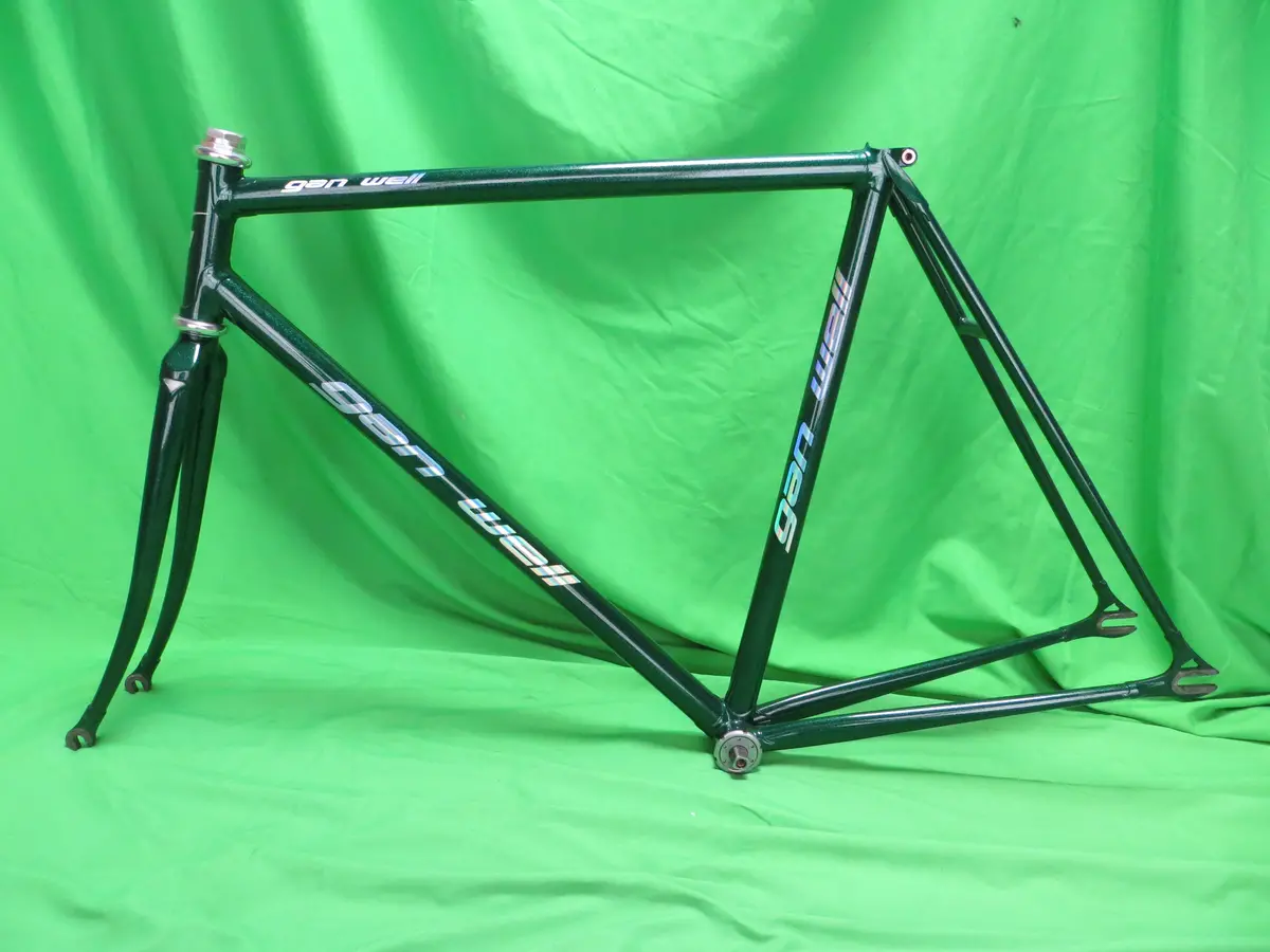 Gan Well Pro // Black With Fine Green Flakes // 53.5Cm 1