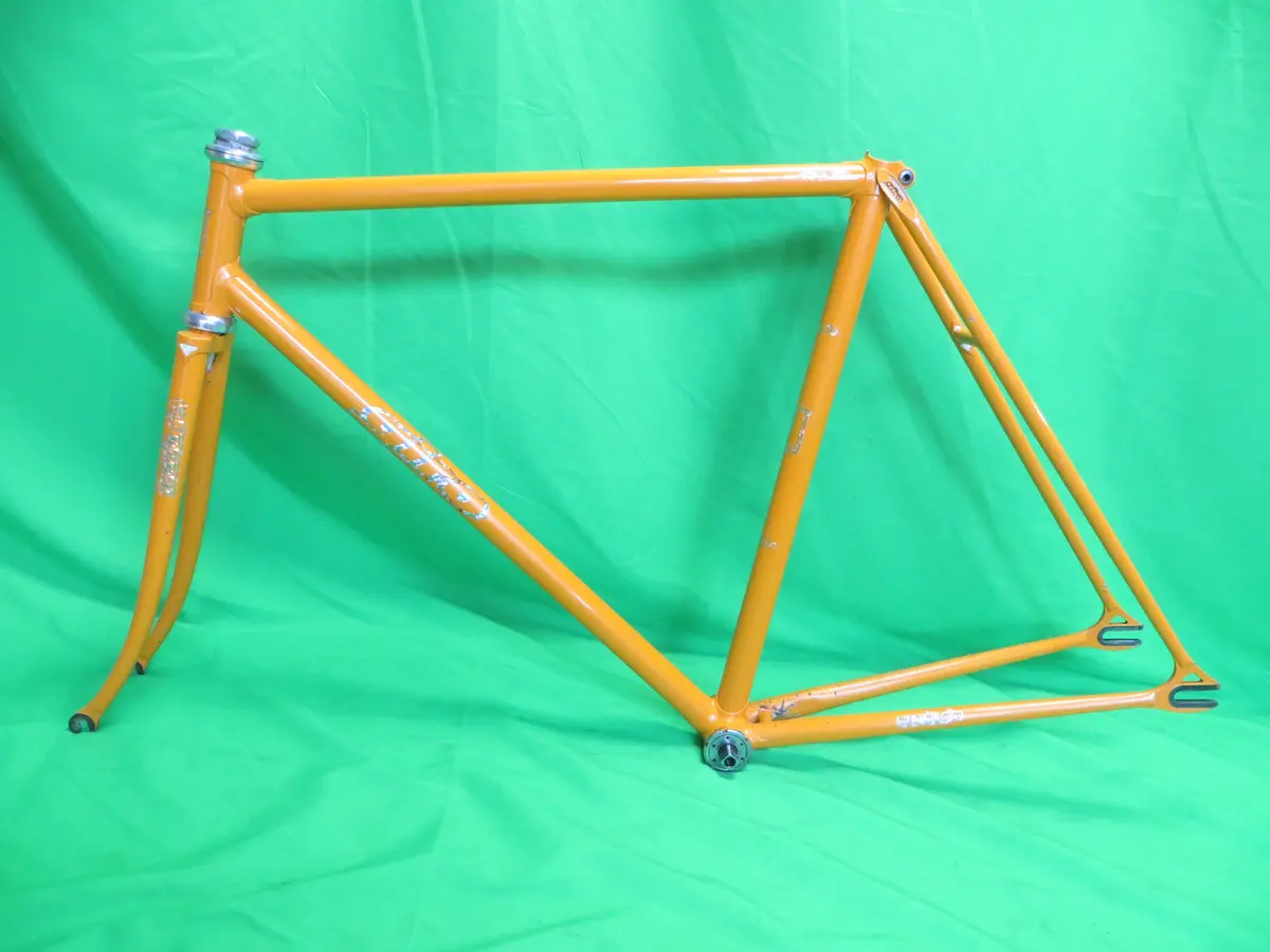 Giro // Yellow With Fine Silver Flake // 53Cm 1