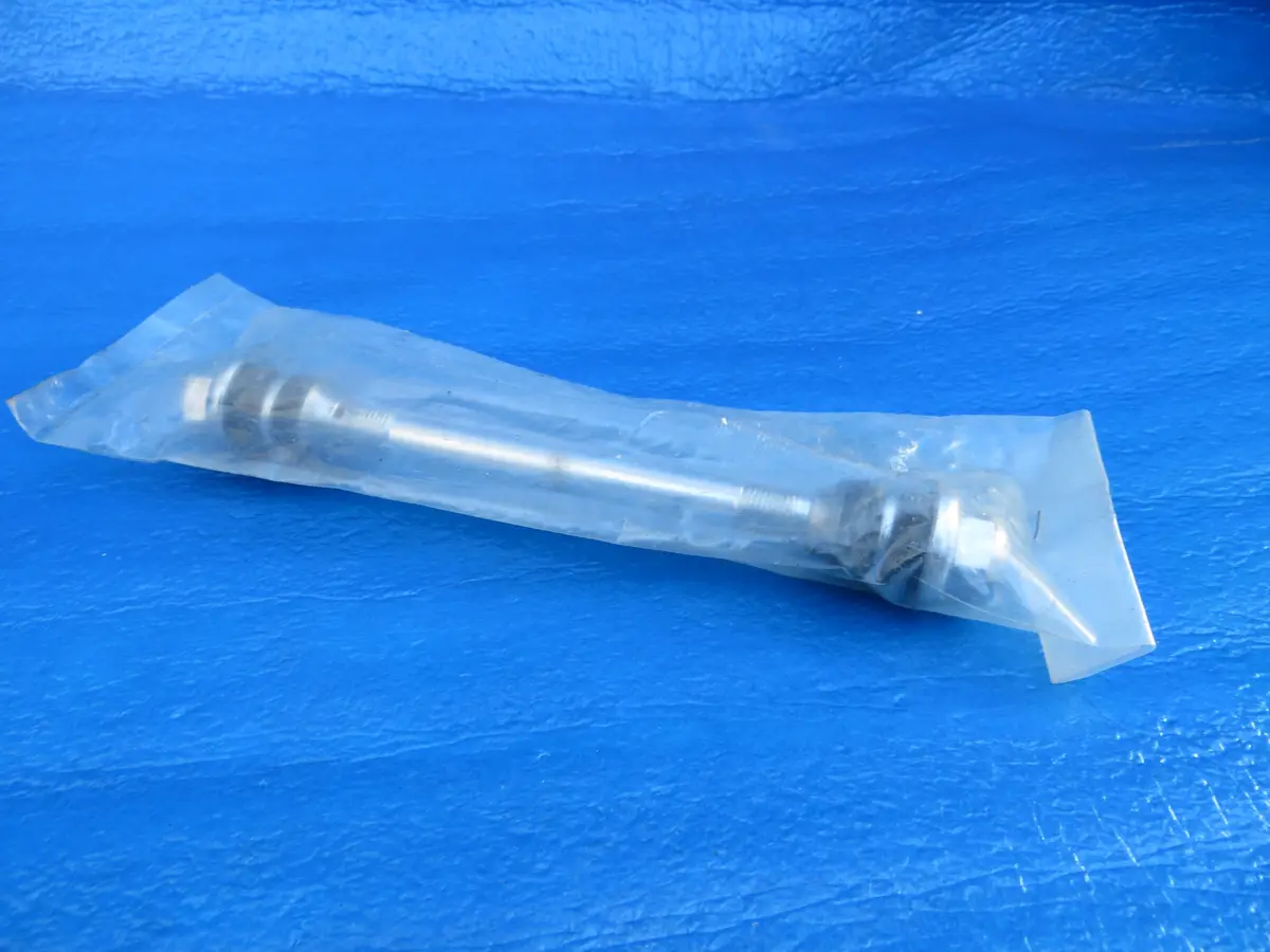 Never Used Sansin Professional 10Mm Rear Axle With Hub Nuts And Cones (24010424) 1