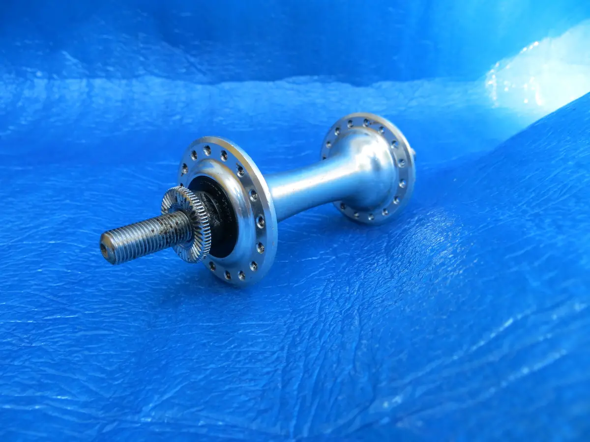 Shimano Dura Ace Hb-7710 32H Front Hub Non Njs 9Mm Axle W/O Wheel Nuts (25063001) 1