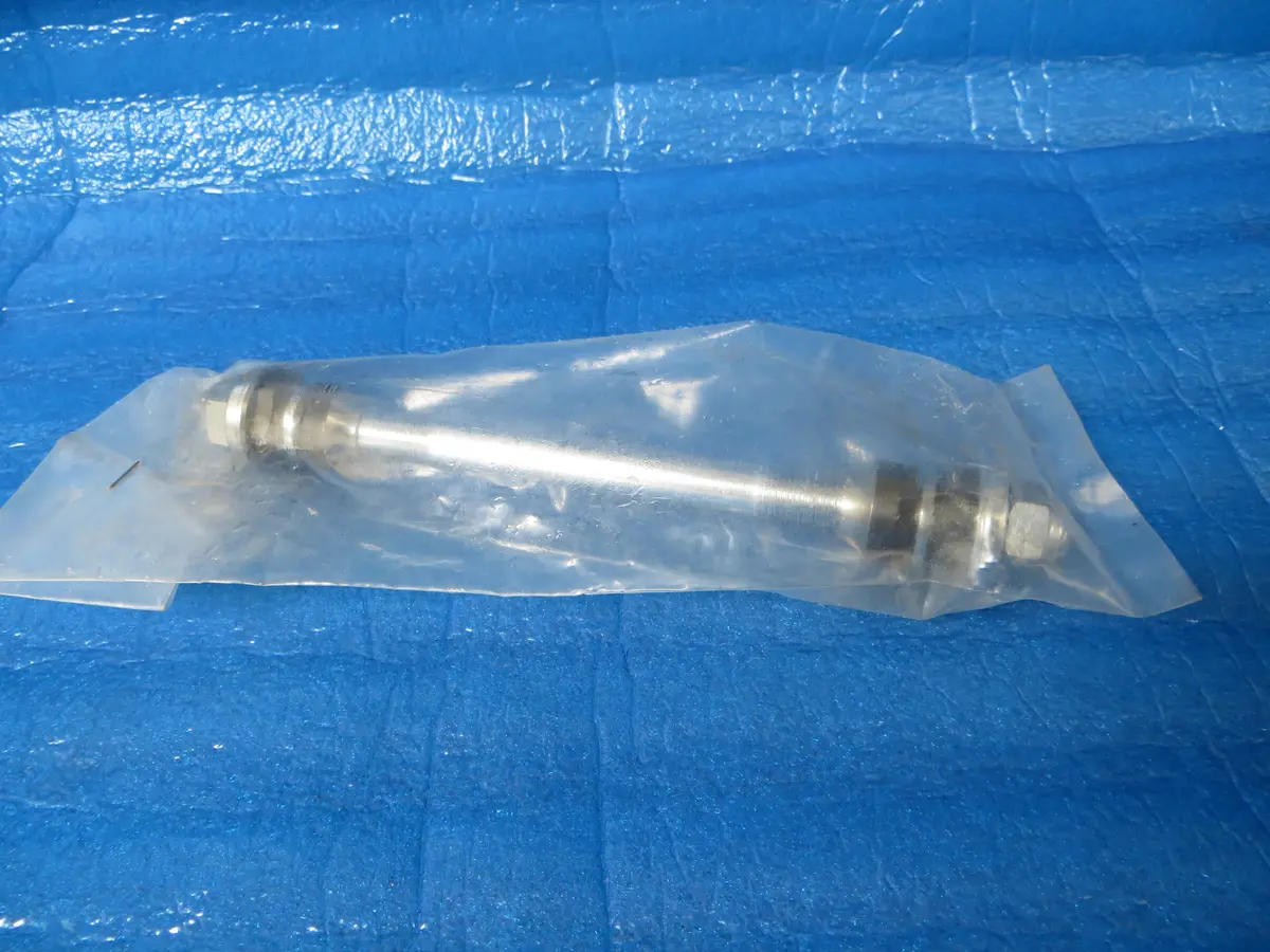 Never Used Sansin Professional 10Mm Rear Axle With Hub Nuts And Cones (25071602) 1