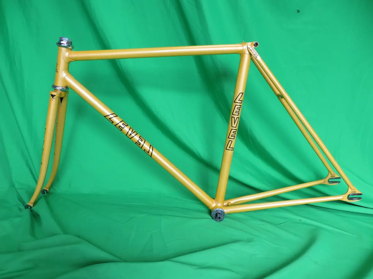 Level // Yellow // 50.5Cm 1