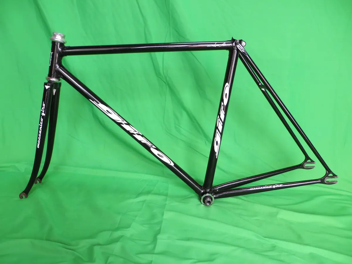 Giro // Black Metallic // 50.5Cm 1