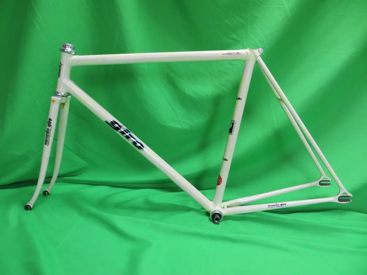 Giro // White / Neon Yellow Marble Finish // 52Cm 1