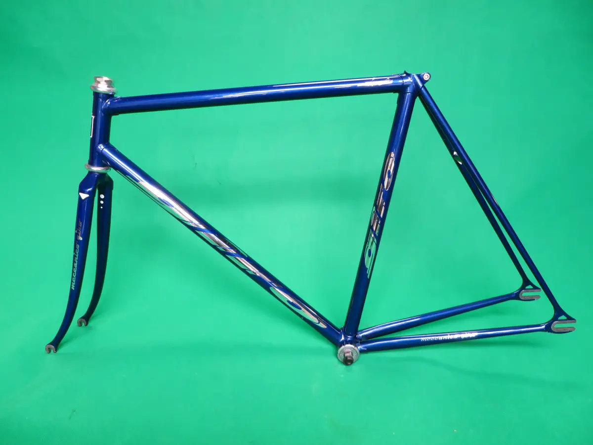 Giro // Purplish Dark Blue Metallic  // 53.5Cm 1