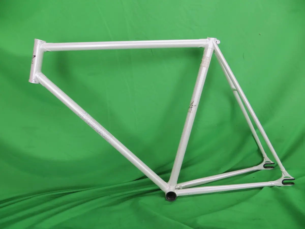 Makino // White // 55.5Cm // For Repairs 1