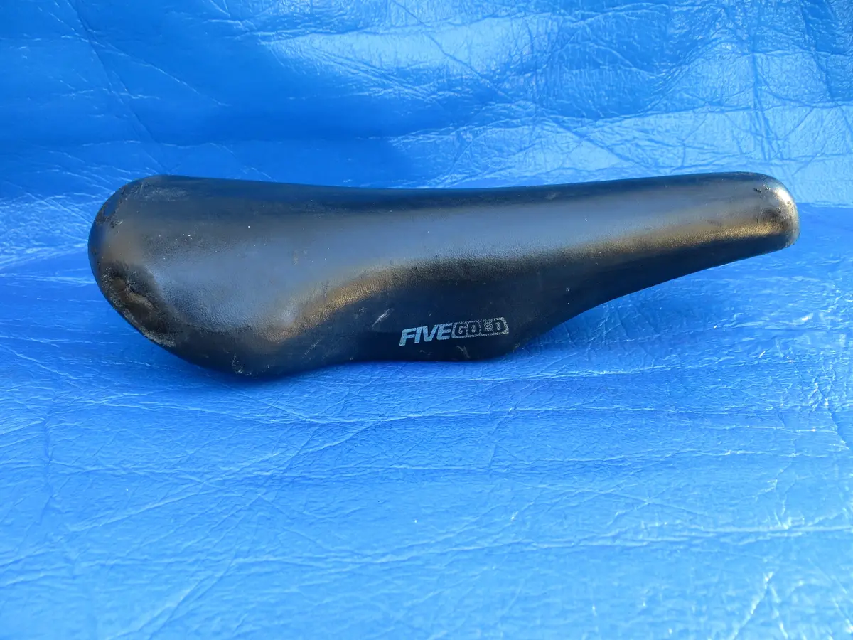 Kashima Five Gold Fg-4P 44Mm Njs Unpadded Saddle (24012511) 1