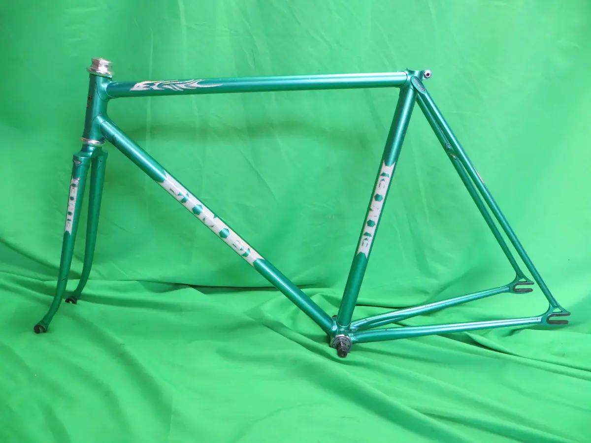 Eimei // Green Metallic With Rainbow Flake // 52Cm 1